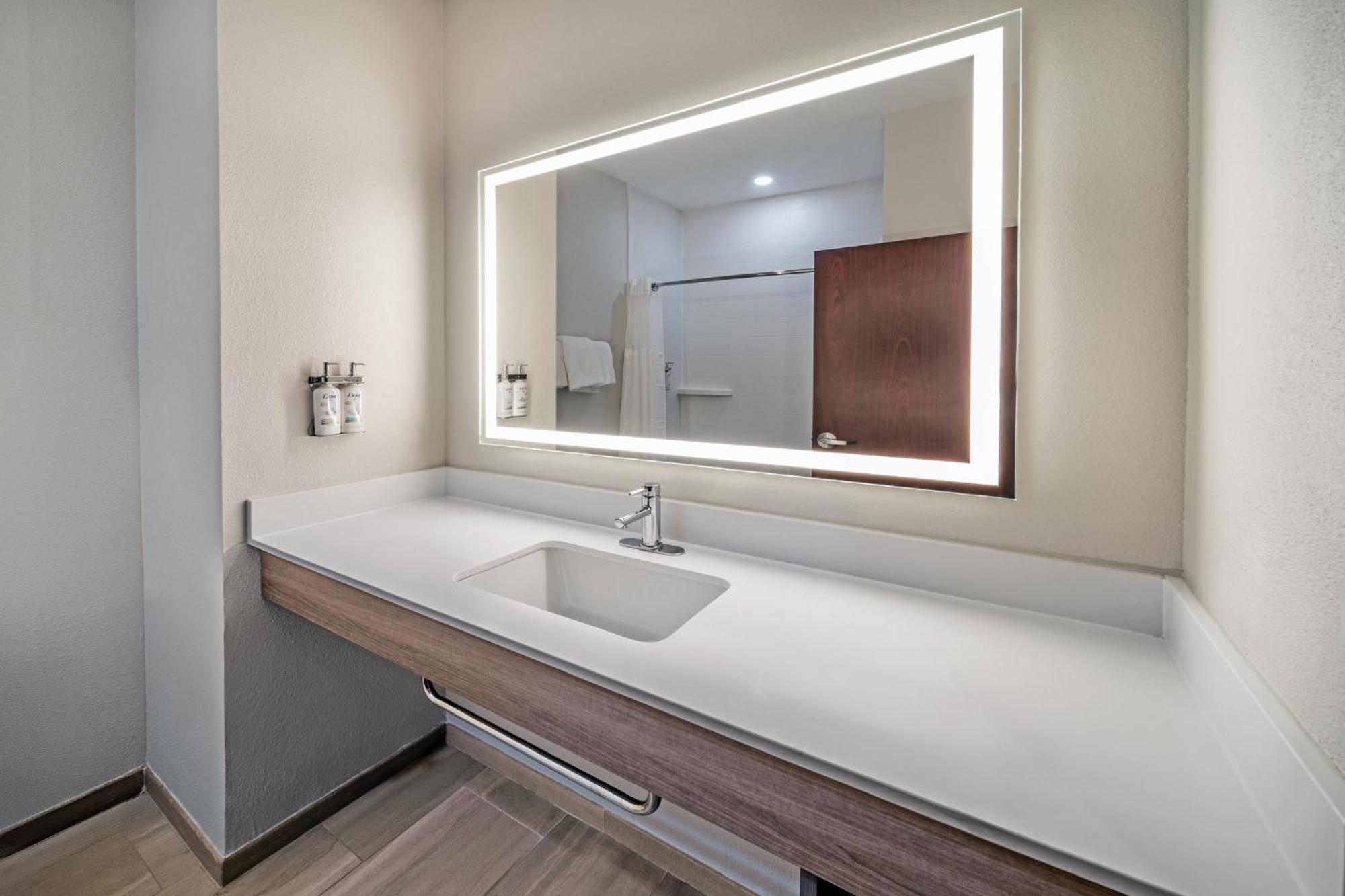 Holiday Inn Express Hotel & Suites Henderson - Traffic Star By Ihg Kültér fotó