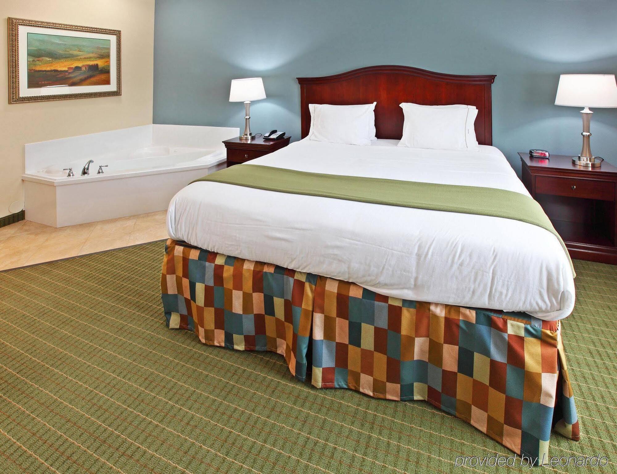 Holiday Inn Express Hotel & Suites Henderson - Traffic Star By Ihg Kültér fotó